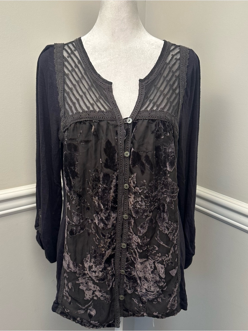Meadow Rue Black Gray Velvet Burnout Button-Front Blouse M